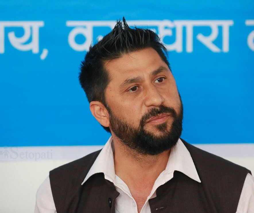 सहकारीसम्बन्धी संसदीय छानबिन समितिले रवि लामिछानेसँग सोधपुछ गर्दै